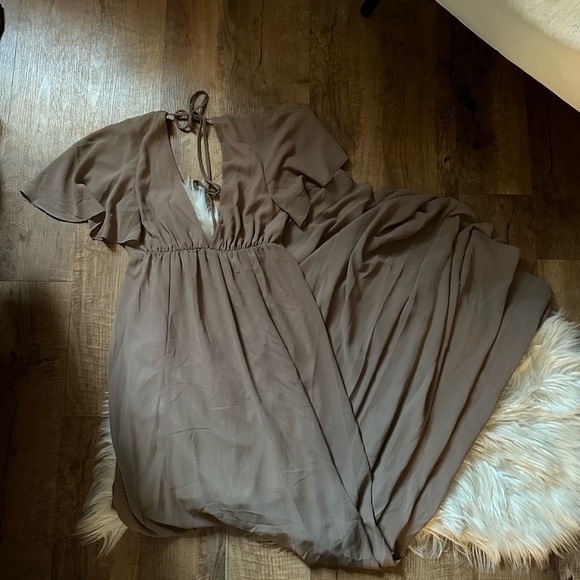 SHOW ME YOUR MUMU Faye Flutter Maxi Dress In Dune Chiffon - Picture 3 of 4